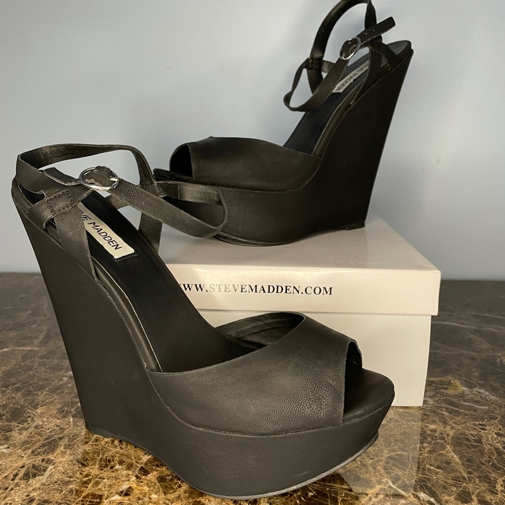 Steve Madden Tidy Wedges size 11